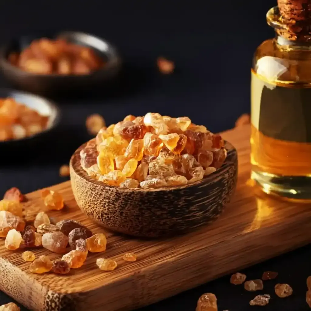 Resina y aceite esencial de incienso utilizados en aromaterapia.
